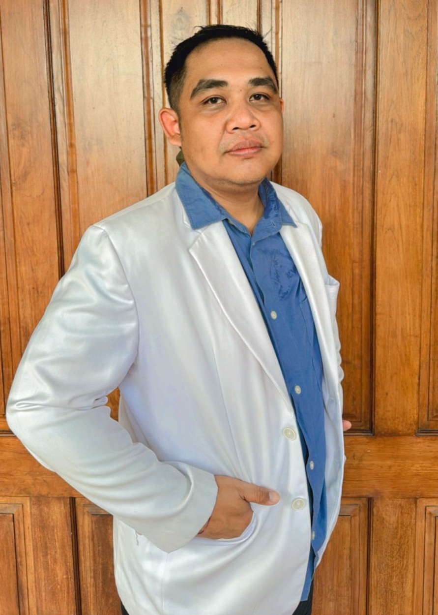 Ular turmush qurgan ayollarning ogziga singdiradilar Eshakni opish va mushukni yalash